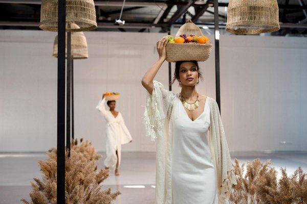 Comment intégrer des accessoires en rotin dans votre style estival ?