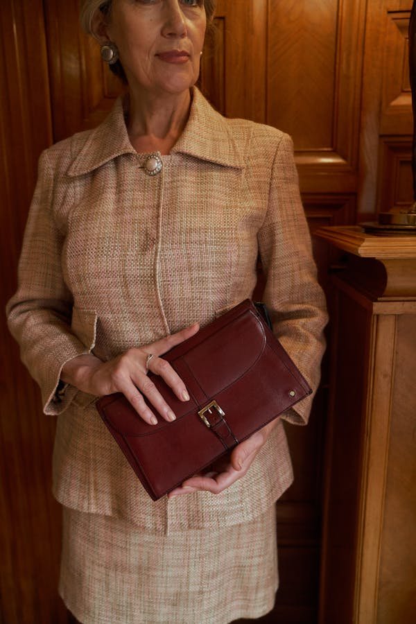 Pochette en cuir pour femme : Élégance et pratique au quotidien